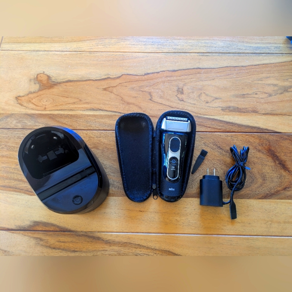 Braun Series 5 Wet & Dry Razor Shaver With Cleaning Base - Made in Germany